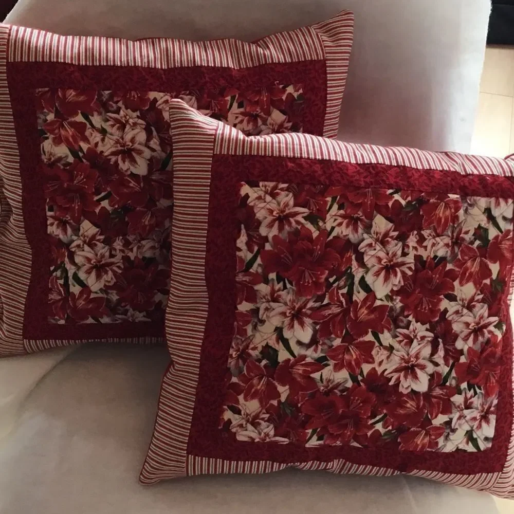 HALF PRICE SALE $23. NWT Hand Crafted Quilted Holiday Amaryllis Pillow Set 2 PC.